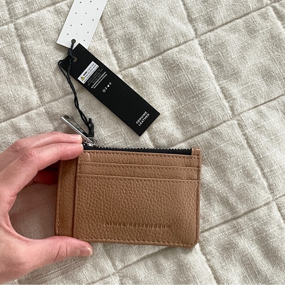 ❤️ NWT Aimee Kestenberg Alia Slim ID Wallet Tan Vachetta Leather - Picture 3 of 7